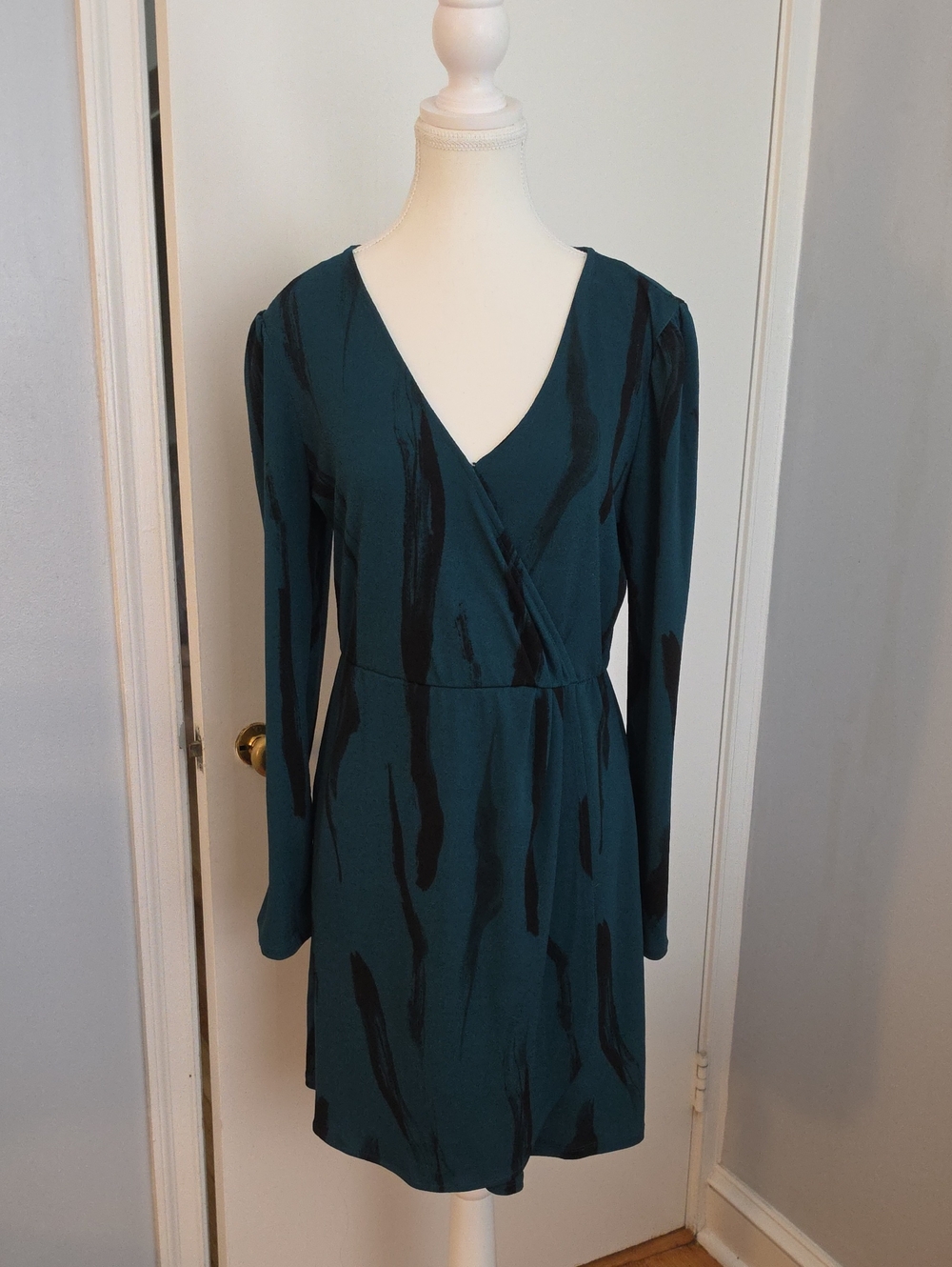 Nine West Size Medium Long Sleeve Wrap Dress